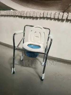 Photo - Toilet Chair使命commode Medical Chair使館commode Chair廢除commode Chair