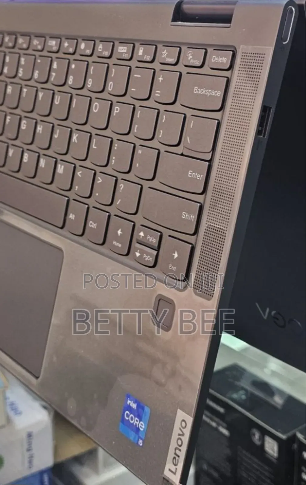 New Laptop Lenovo Yoga 700 8GB Intel Core I5 SSD 512GB