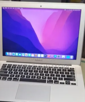 Photo - New Laptop Apple MacBook Pro 2017 8GB Intel Core I5 SSD 256GB