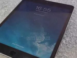 Photo - Apple iPad mini 4 128 GB Silver