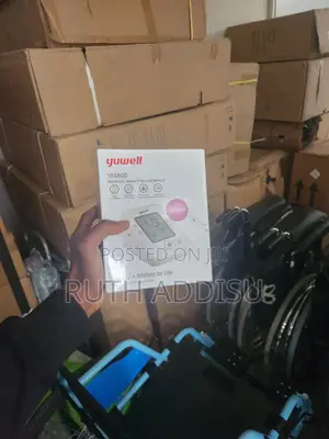 Photo - Digital Blood Pressuer Monitor軍人rechargable Bp Monitor翹起bp Monitor New