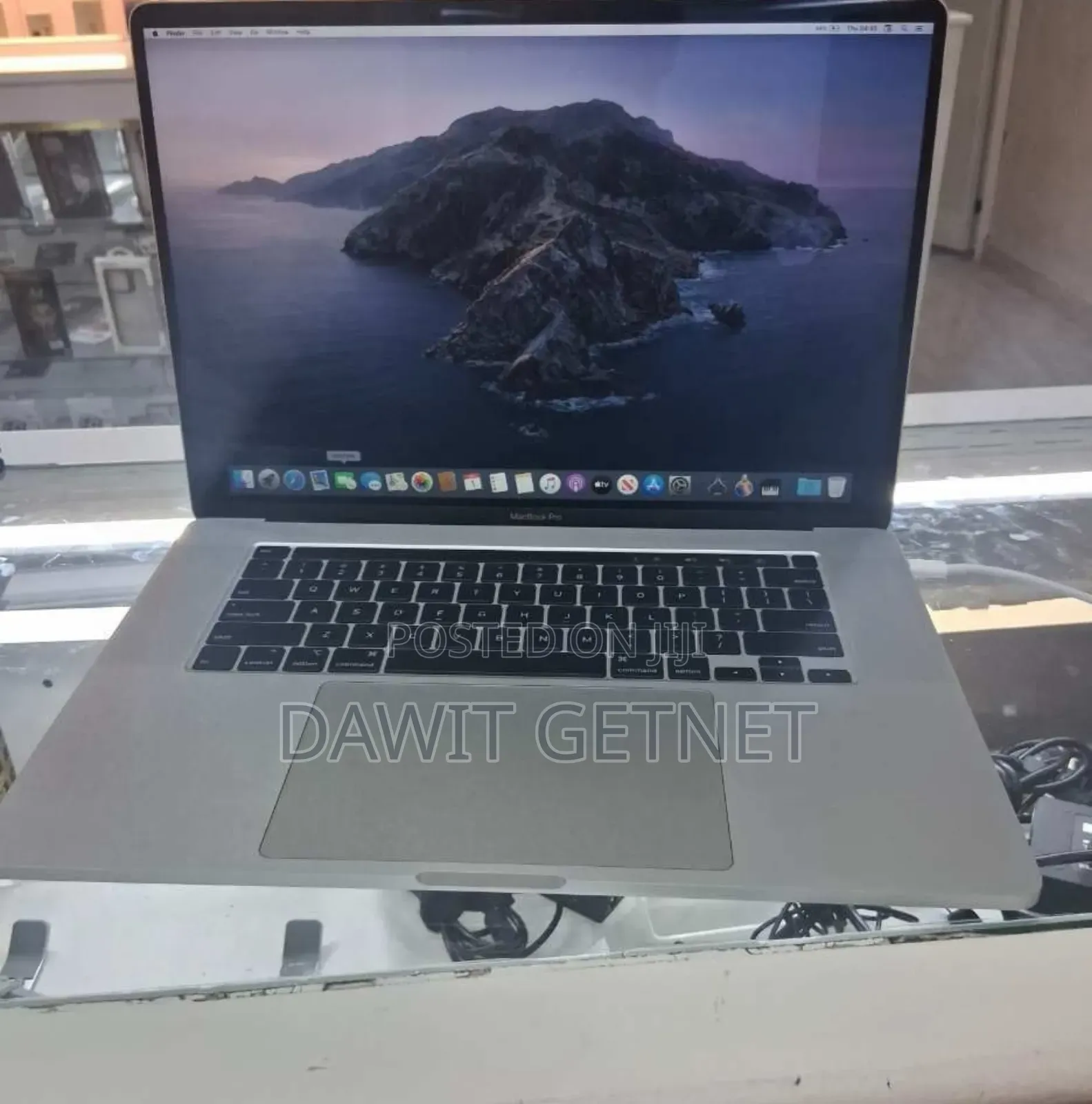 New Laptop Apple MacBook Pro 2019 16GB Intel Core I7 SSD 512GB