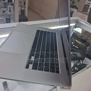 New Laptop Apple MacBook Pro 2019 16GB Intel Core I7 SSD 512GB
