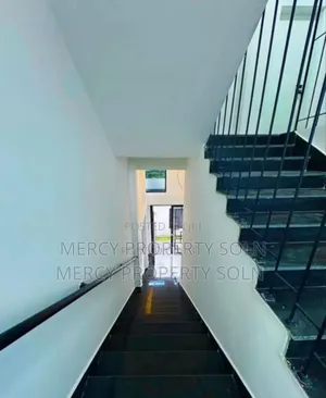 8bdrm House in Bole for sale