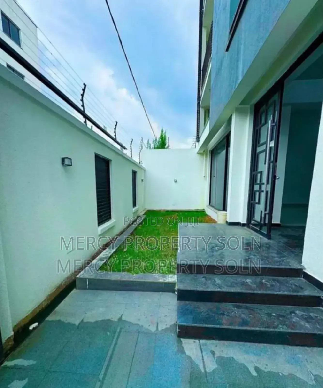 8bdrm House in Bole for sale