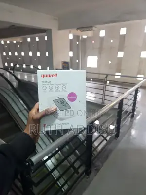 Photo - Digital Blood Pressuer Monitor它以brand New Digital Blood Pressure Monit