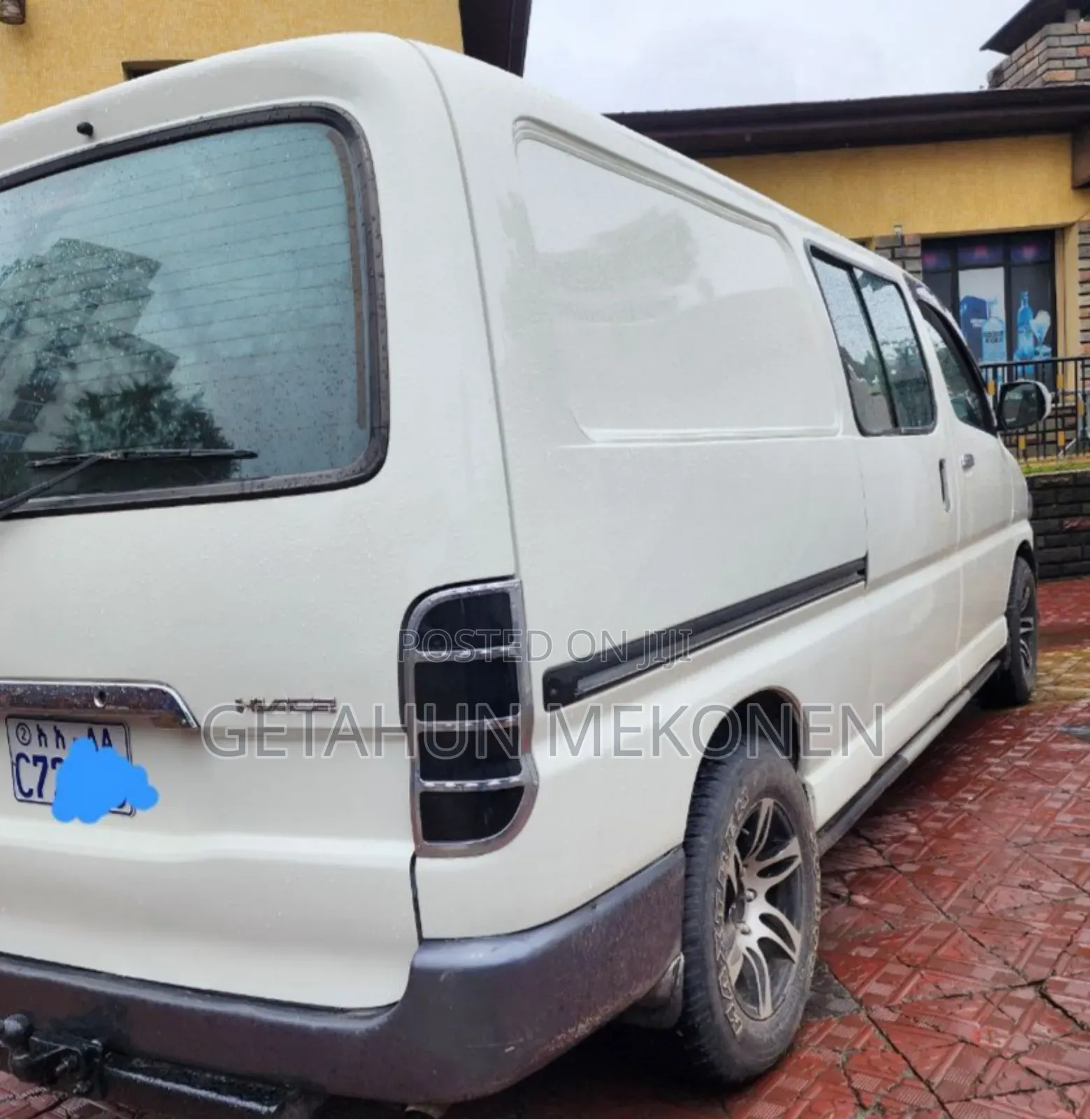 Toyota HiAce 2011 White