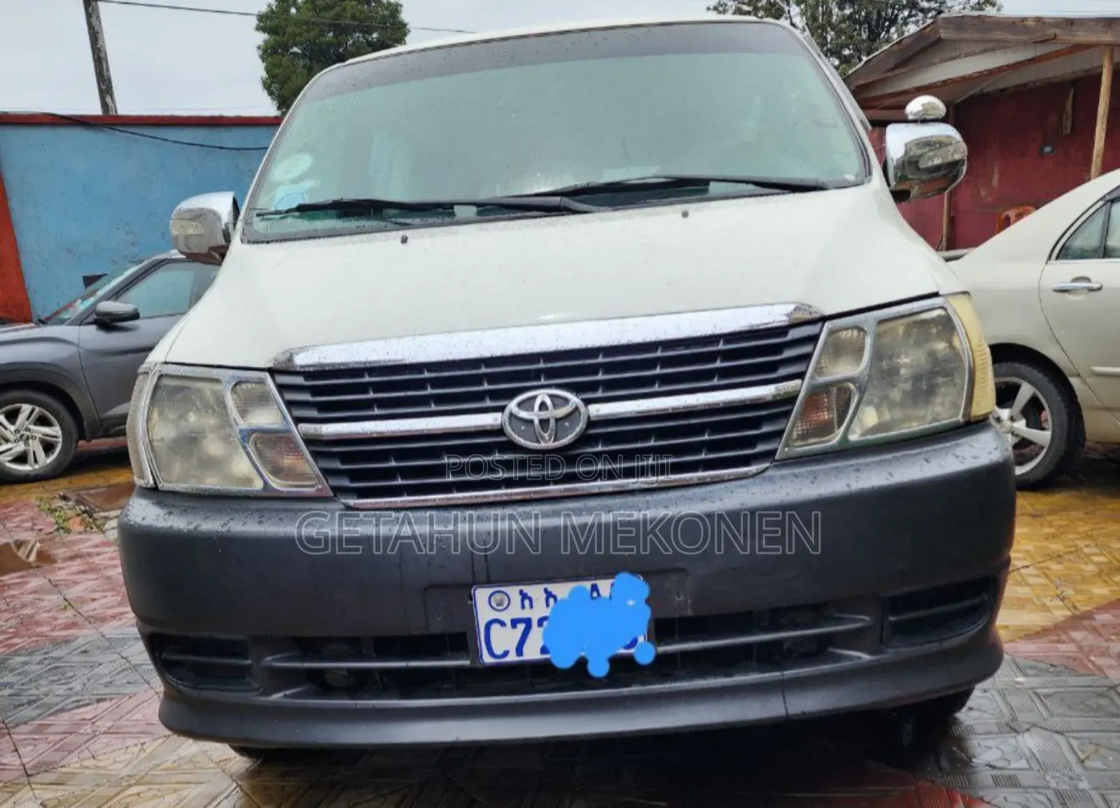 Toyota HiAce 2011 White