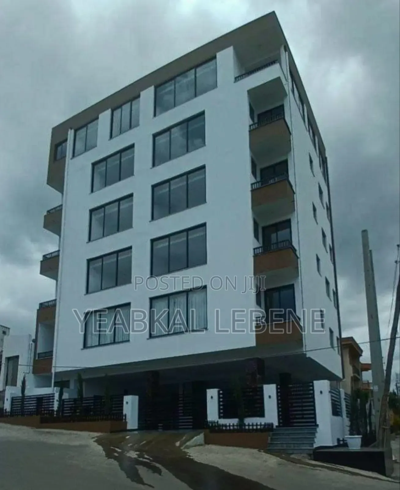 20bdrm Apartment in Bole for sale