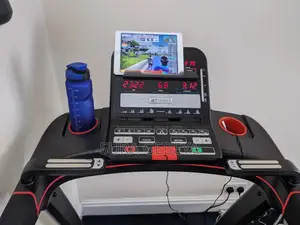 ዘመናዊ የመሮጫ ማሽን የሆነውን Reebok J300 and Adidas