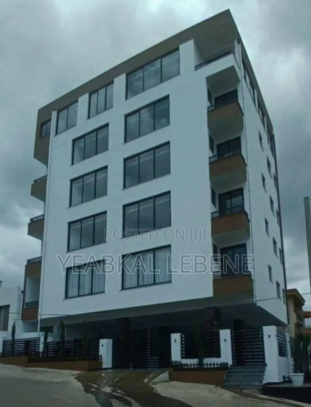 20bdrm Apartment in Bole for sale