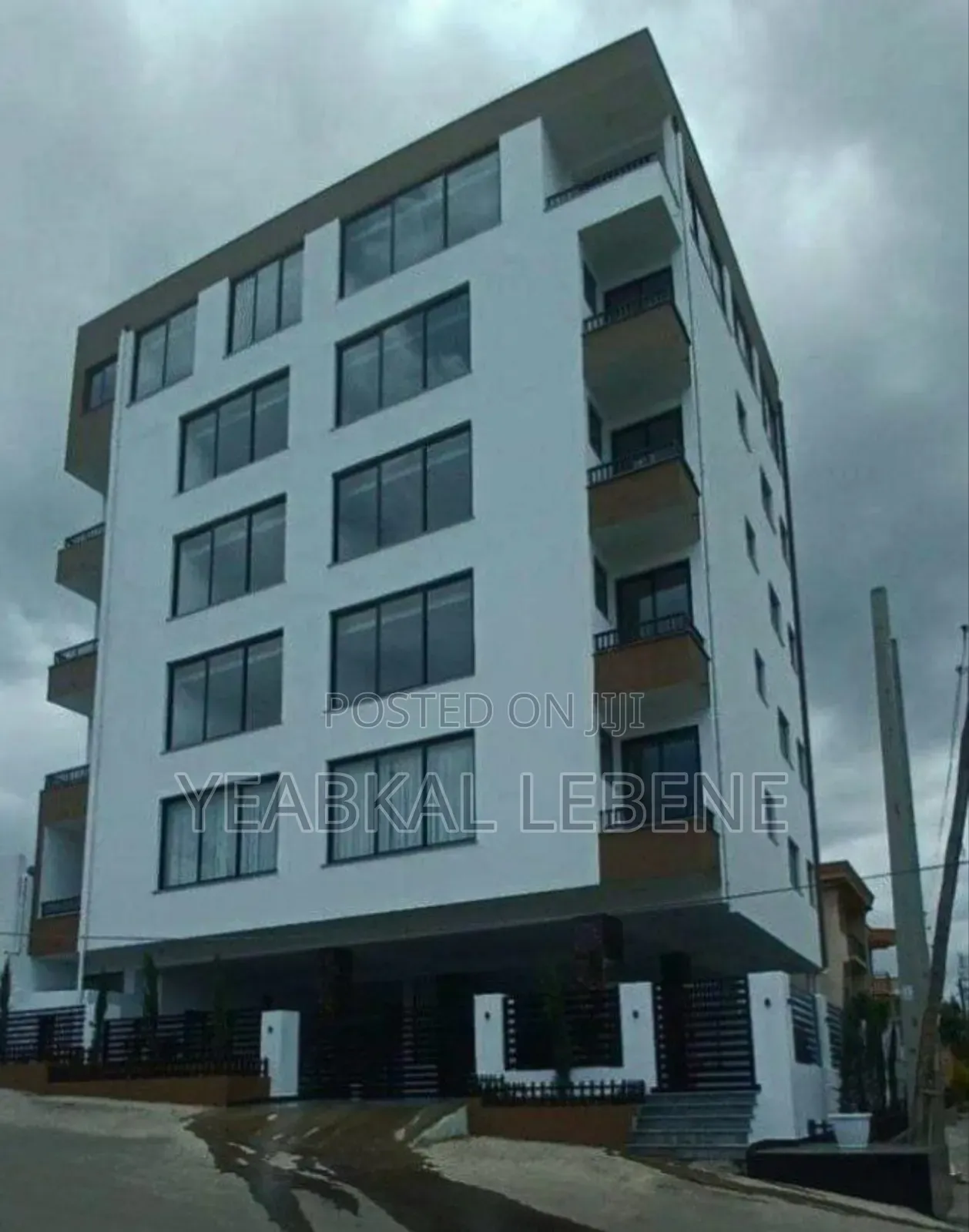 20bdrm Apartment in Bole for sale
