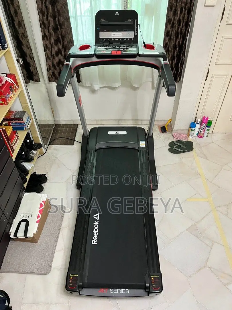 ዘመናዊ የመሮጫ ማሽን የሆነውን Reebok Treadmill Jet 300, Sports