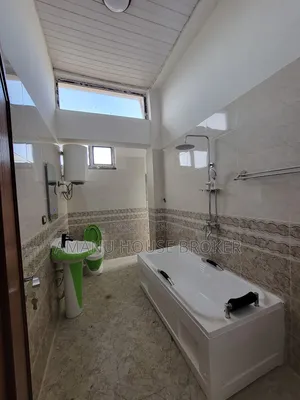 8bdrm House in Addis Abeba, Yeka for rent