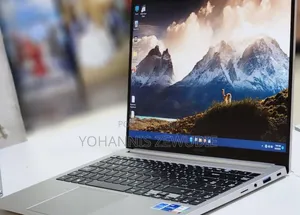 New Laptop Samsung 8GB Intel Core I5 SSD 256GB