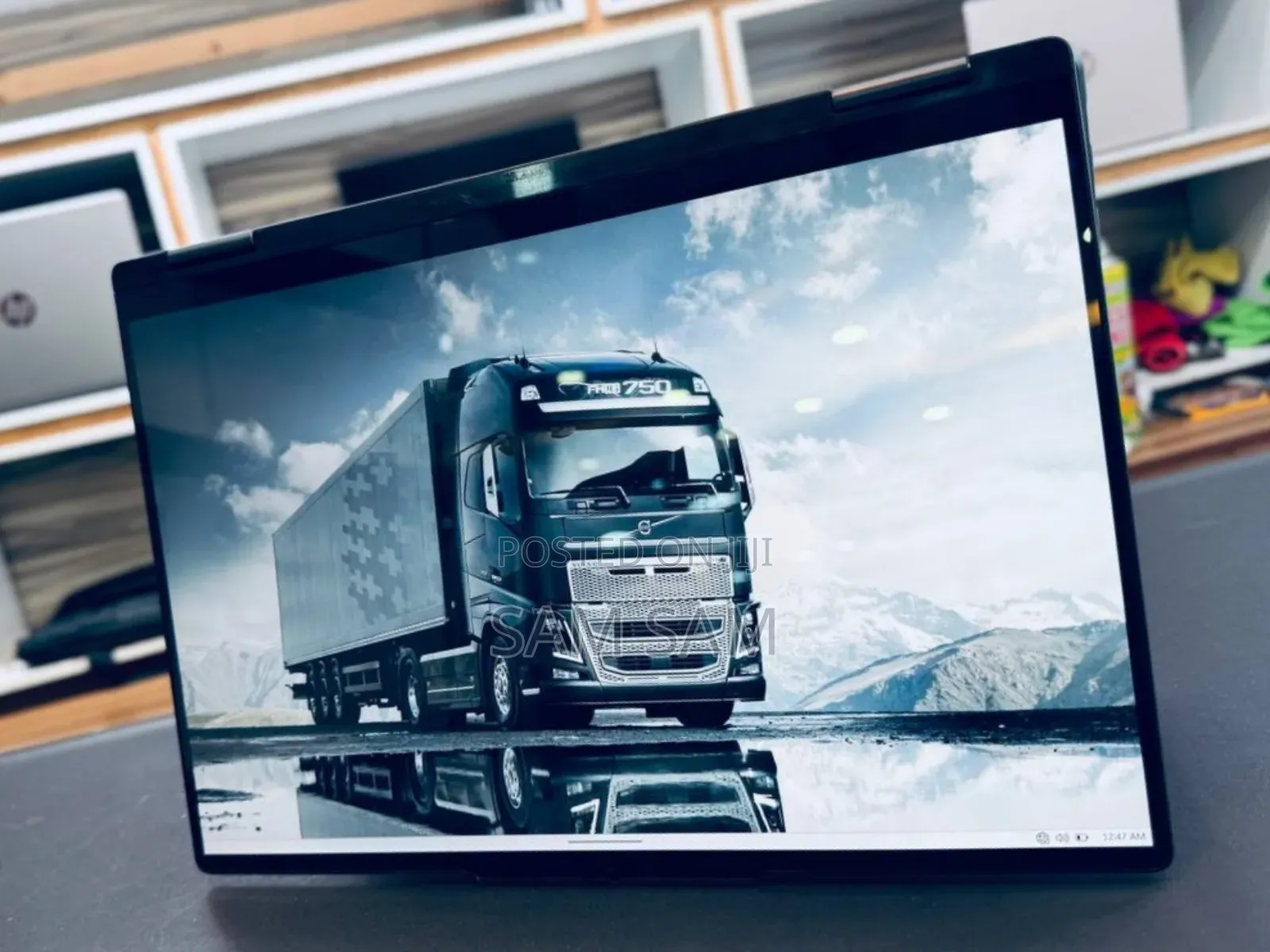 New Laptop Lenovo Yoga 7i 16GB Intel Core I7 SSHD (Hybrid) 512GB