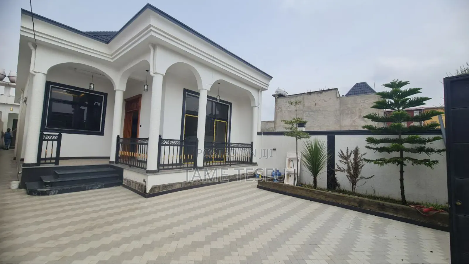 Furnished 6bdrm Villa in ሀያት ኮፓዉንድ, Bole for sale