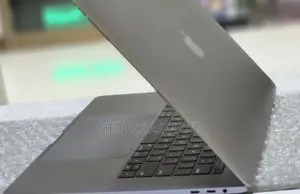 New Laptop Apple MacBook Pro 2017 16GB Intel Core I7 SSD 512GB