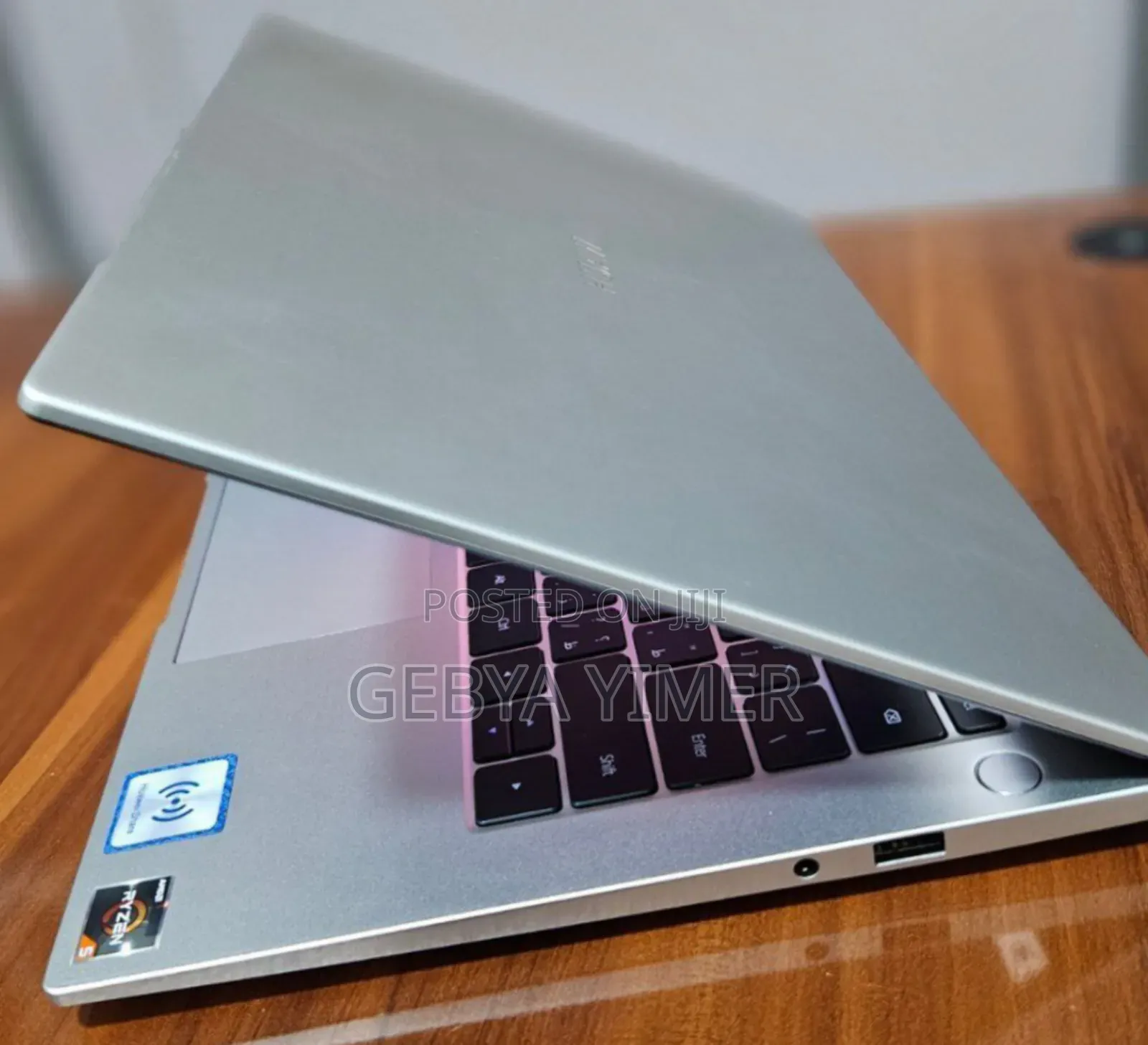 New Laptop Huawei MateBook 13 WRT-W19E 8GB Intel Core I5 HDD 512GB