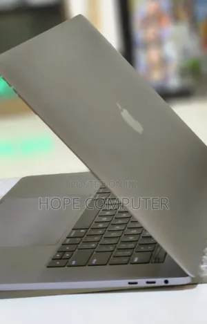 Photo - New Laptop Apple MacBook Pro 2017 16GB Intel Core I7 SSD 512GB