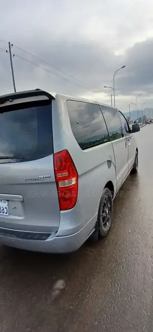 Photo - Hyundai Starex 2013 Silver