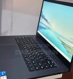 New Laptop Apple MacBook Pro 2015 8GB Intel Core I5 SSD 512GB