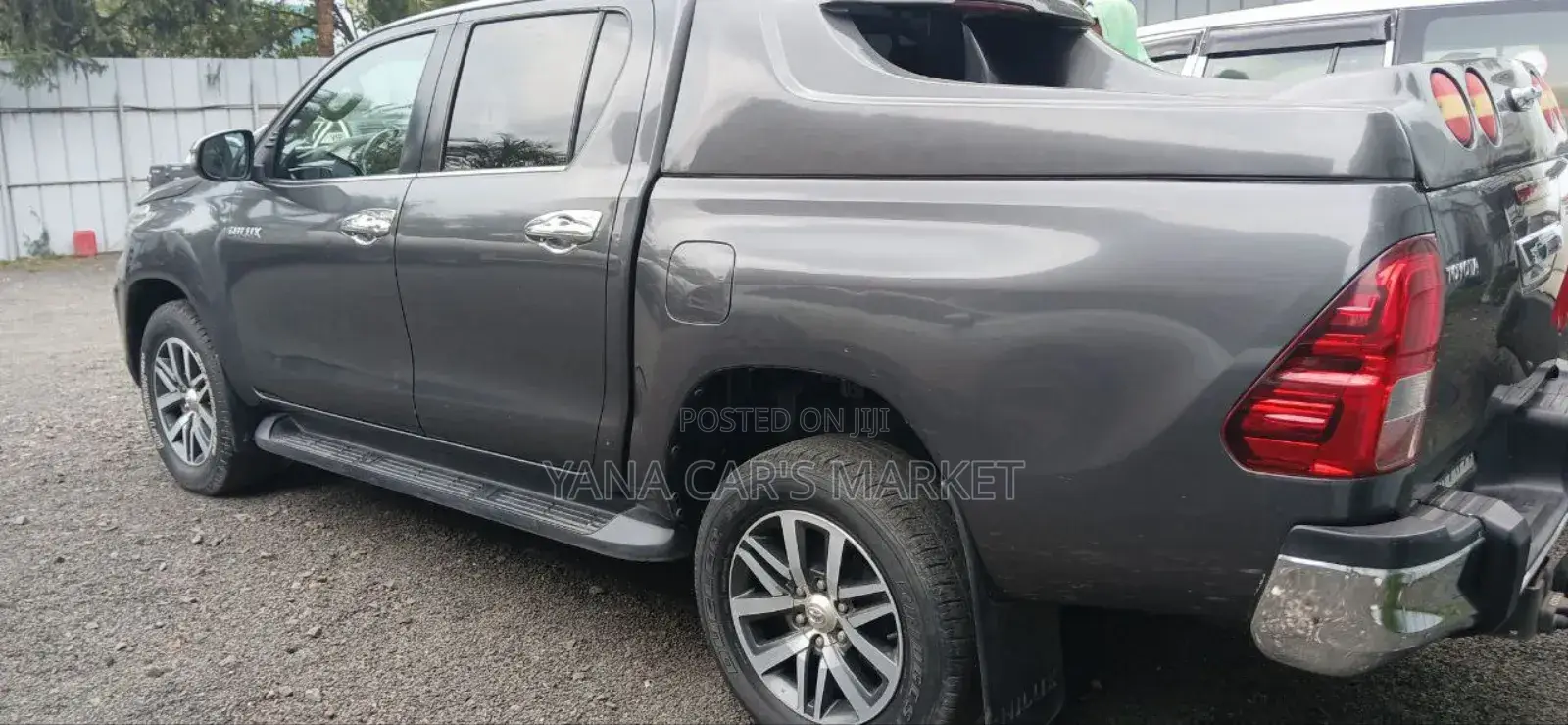 Toyota Hilux 2019 Gray