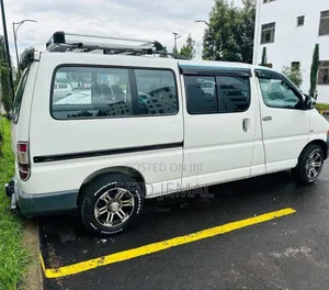 Toyota HiAce 2006 White