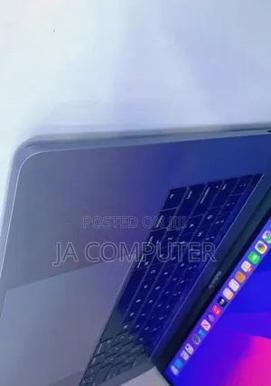 New Laptop Apple MacBook Pro 2017 16GB Intel Core I7 SSD 512GB