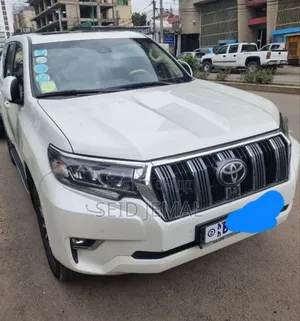 Photo - Toyota Land Cruiser Prado 2019 White