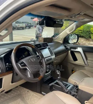 Toyota Land Cruiser Prado 2019 White