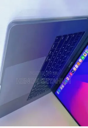 New Laptop Apple MacBook Pro 2017 16GB Intel Core I7 SSD 512GB