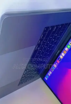 New Laptop Apple MacBook Pro 2017 16GB Intel Core I7 SSD 512GB