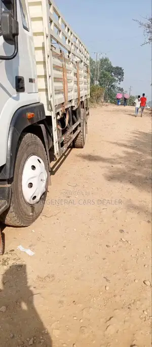 2024 ሞዴል ፎቶን a 35 ታርጋ