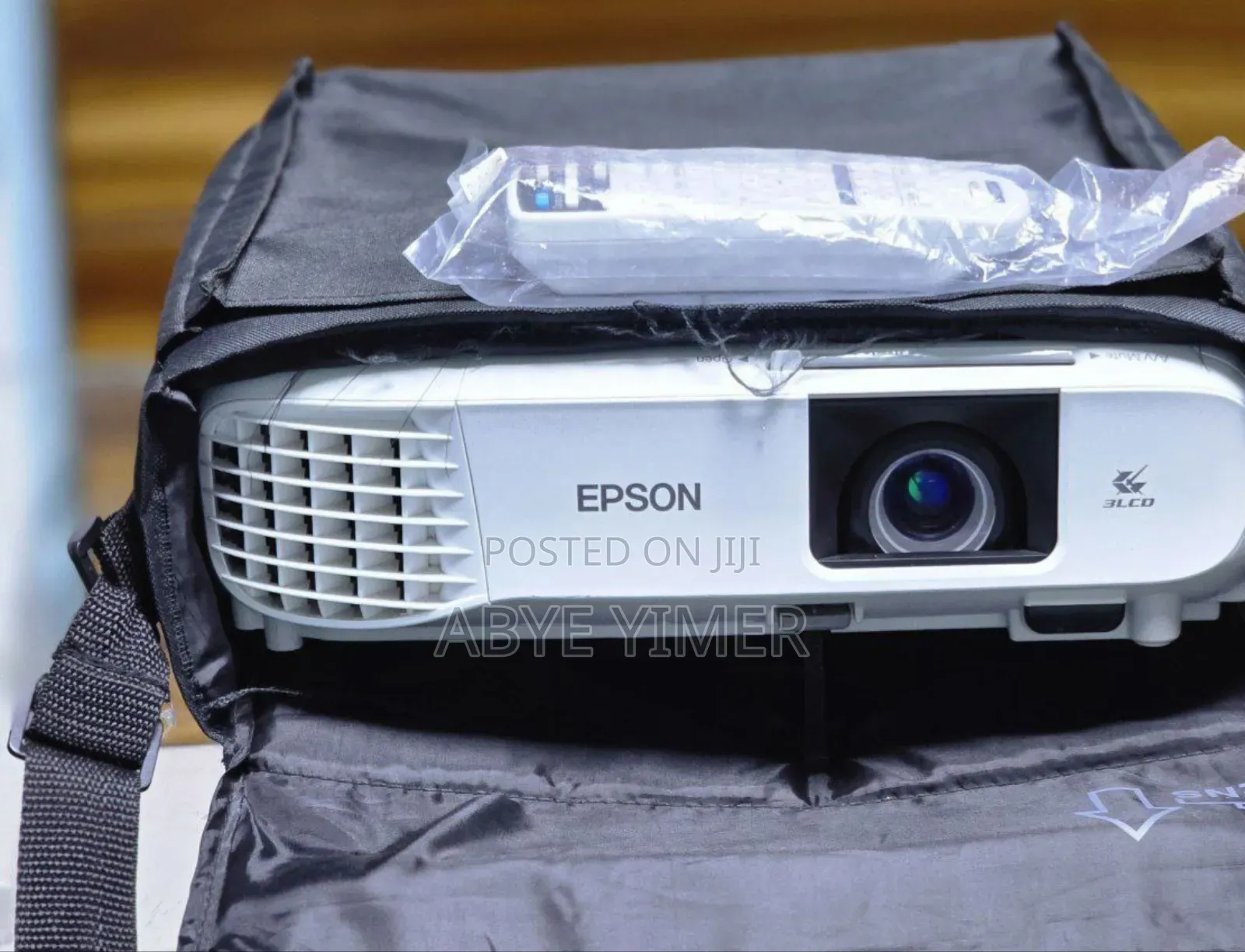 Brand New Epson Projector Has Remote Model Name: Eb-X39 Hardwar