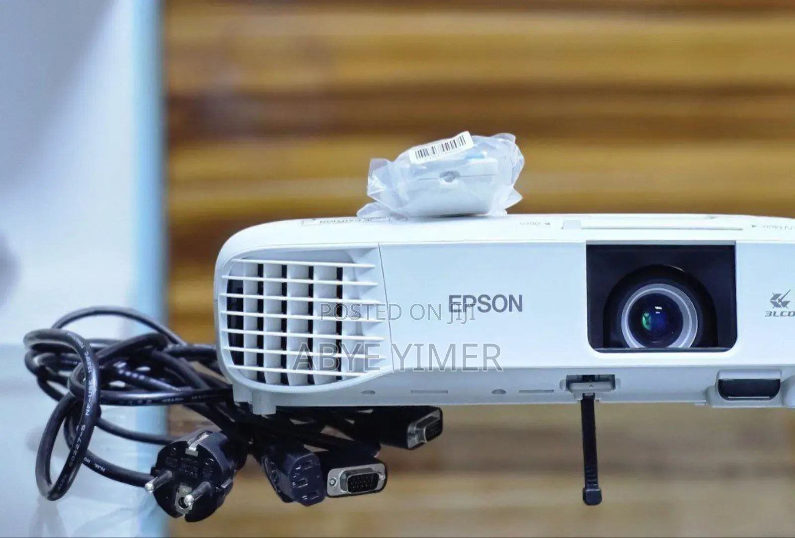 Brand New Epson Projector Has Remote Model Name: Eb-X39 Hardwar