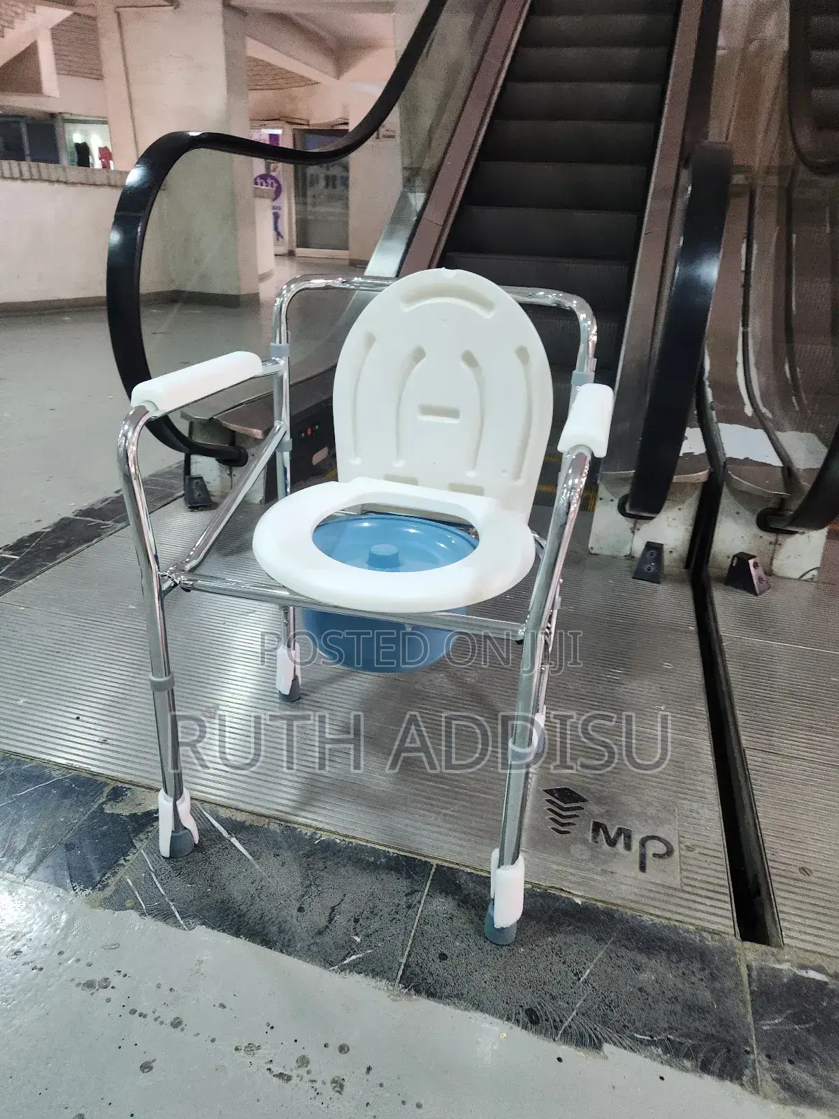 የአዋቂ ተንቀሳቃሽ የፖፖ መቀመጫ Commode Chair岐了toilet Chair麴你commode Chair New