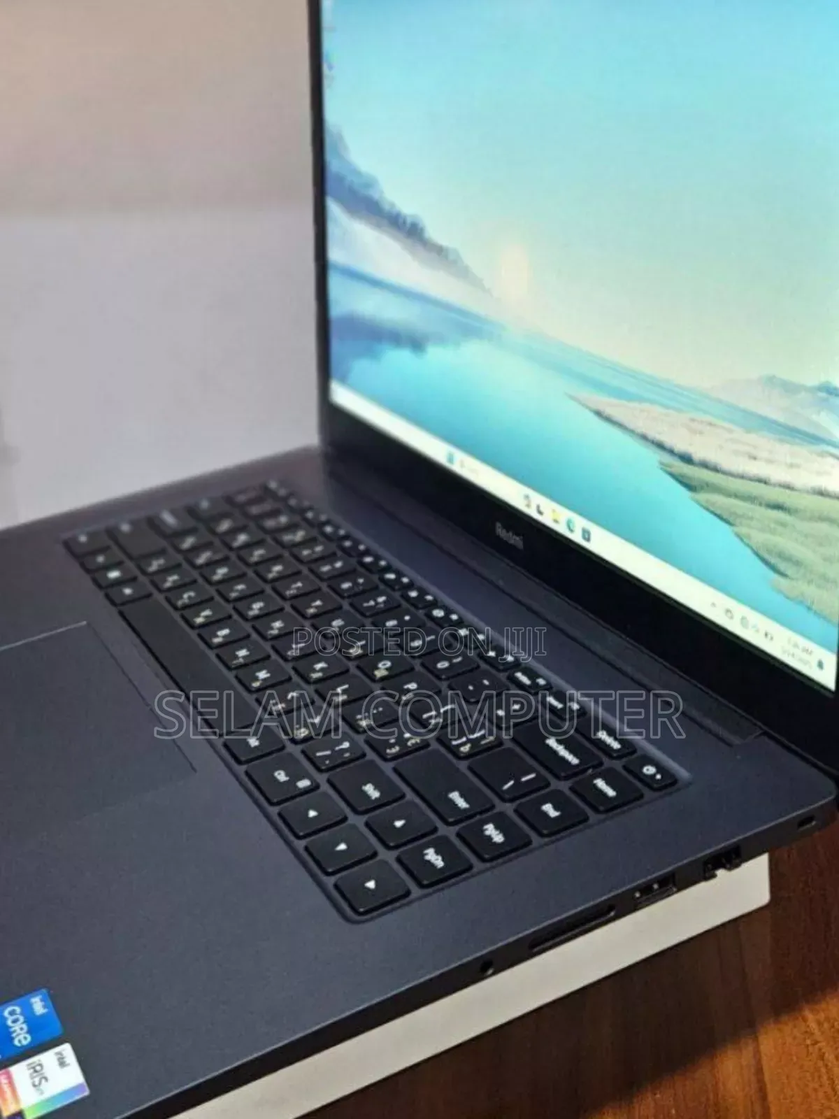 New Laptop Apple MacBook 2015 8GB Intel Core I5 SSD 512GB