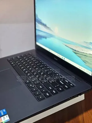 New Laptop Apple MacBook 2015 8GB Intel Core I5 SSD 512GB