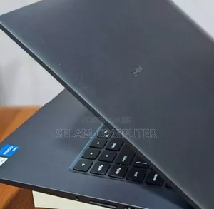 New Laptop Apple MacBook 2015 8GB Intel Core I5 SSD 512GB