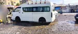 Highroof for Rent ለልጆች ትምህርት ቤት የሚከራይ መኪና