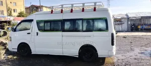 Highroof for Rent ለልጆች ትምህርት ቤት የሚከራይ መኪና