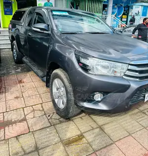 Photo - Toyota Hilux 2017 Black