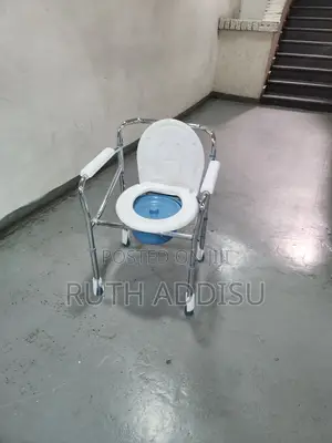 Photo - Commode Chair求了toilet Chair庫存commode Chair吞不toilet Chair庫存commode New