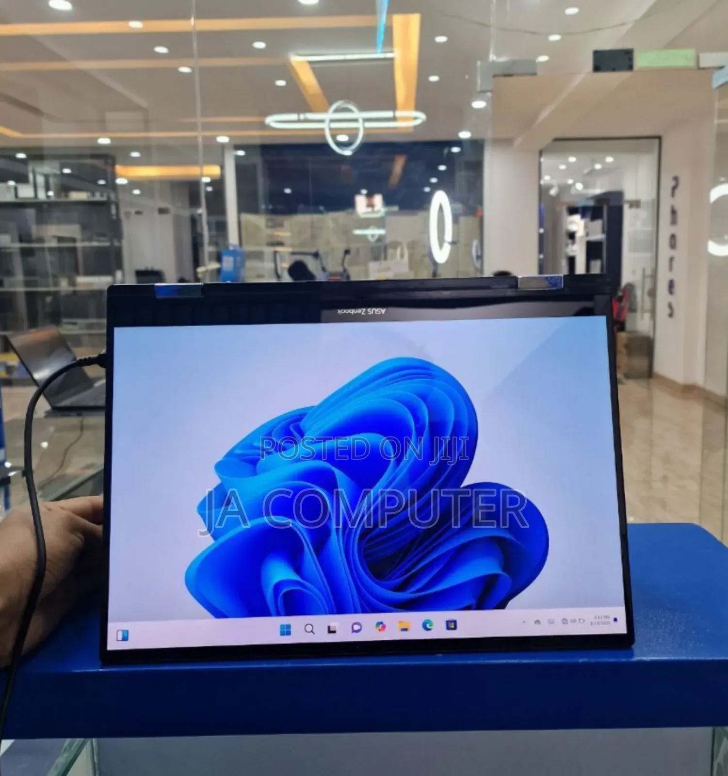 New Laptop Asus ZenBook UX430UA 16GB Intel Core I7 SSD 512GB