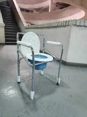 Photo - Commode Chair盞鬼commode Chair得獄commode Chair乏力poty Chair麻煩commode Chair
