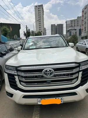 Photo - Toyota Land Cruiser 3.5 V6 2022 White