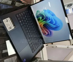 New Laptop HP 16GB Intel Core Ultra 7 SSD 1T