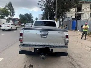 Toyota Hilux 2015 Silver