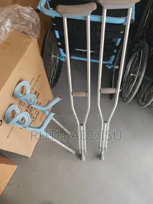 Crutches求診axillary Bilateral Crutches䐭受axillary Bilateral Crutches